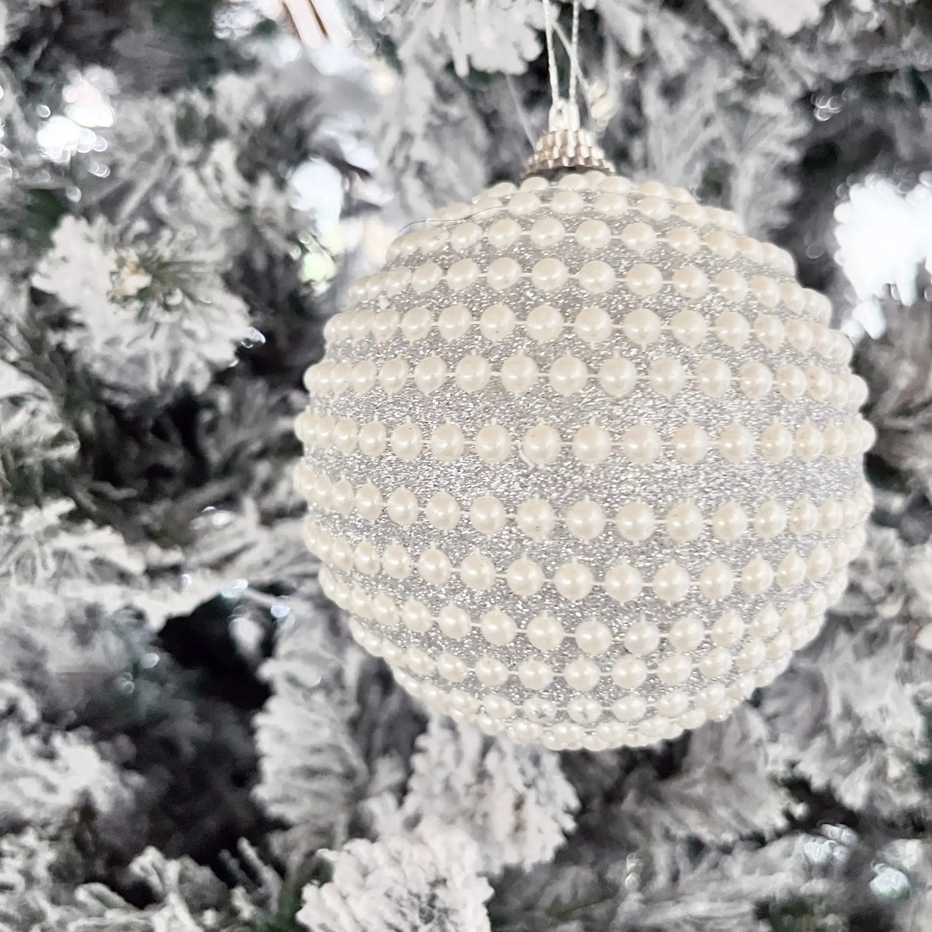 Fragea - 4 sfere di Natale grandi con perle color argento - Image 3
